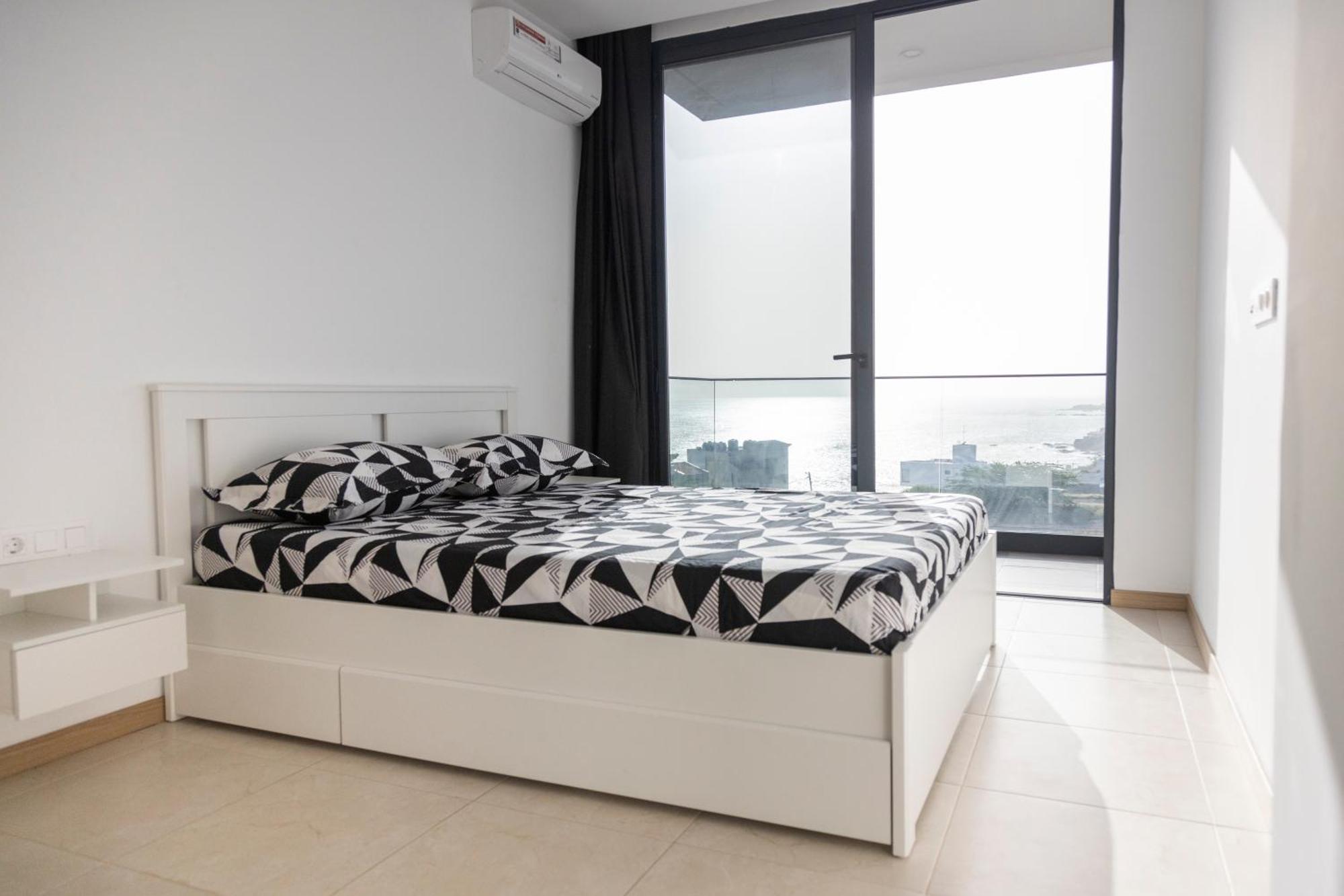 3 Bdr Aprt, Amazing Seaview, Rooftop Pool - Lcgr Прая Екстериор снимка